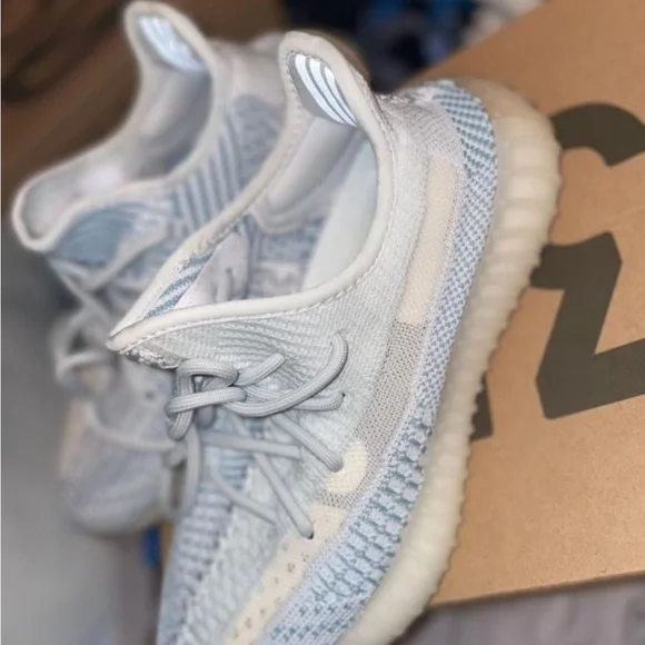 YEEZY BOOST 350 V2